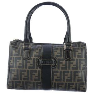 FENDI 𝙕𝙪𝙘𝙘𝙖 𝙃𝙖𝙣𝙙𝙡𝙚 𝘽𝙖𝙜